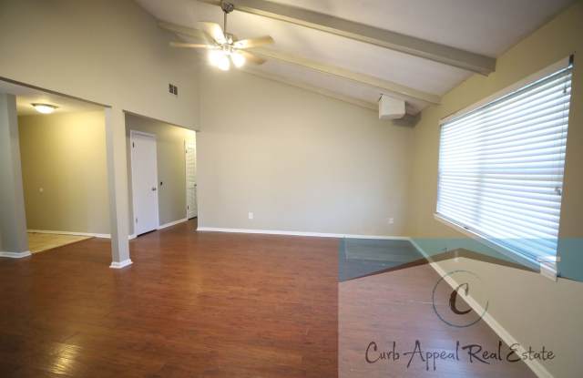3 Bedroom 2 Bath Home in Beautiful Neighborhood!  A must see!! Gallery 4