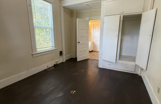 2 Bedroom, 1 Bathroom Cottage in the heart of Bellingham! Gallery 3