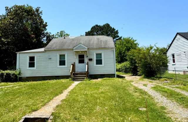 4 bedroom 2 bath house in Henrico County! All appliances, laundry, central hvac, big yard photos photos