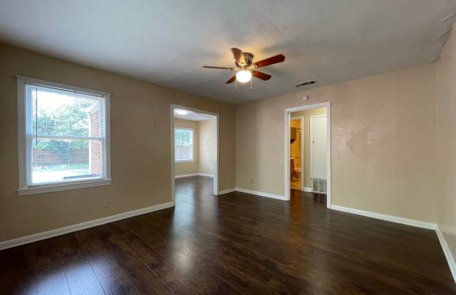 AVAILABLE NOW 2 BEDROOM 1 BATH HOME IN TCU AREA Gallery 1
