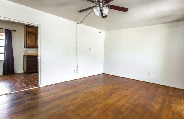 OLD TOWN NORTH VALLEY 2/BD 2/BA 1/CG Gallery 3