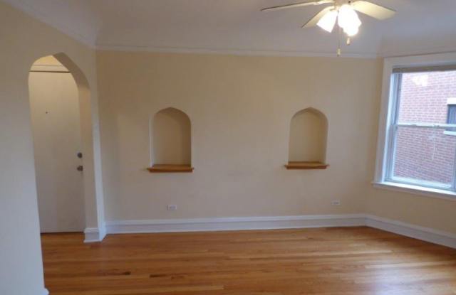 2922 1/2 N Sacramento Ave 2W Gallery 3