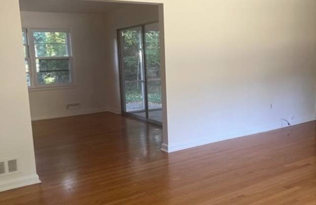7000 Marbury Rd Gallery 3