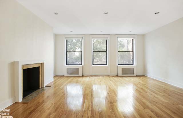 24 East 64th Street Gallery 2