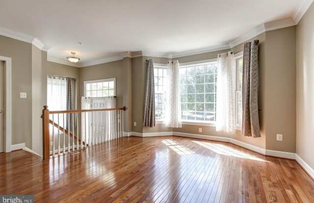 1003 CRESTFIELD DRIVE Gallery 4