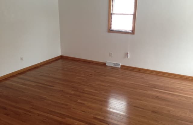 1631 E. Ridgeway Avenue Gallery 3
