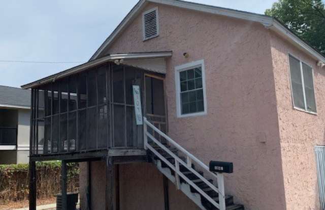 1 Bedroom/1 Bath Bungalow Style Apartment - 104 East Mary Street, Valdosta, GA 31601