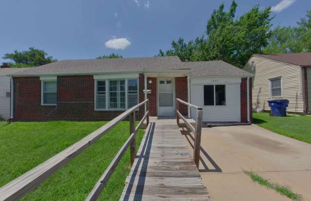 1557 N Broadview photos photos