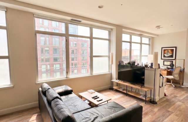 Bright and Spacious 1-Bedroom in the Ink Block with No Broker Fee photos photos