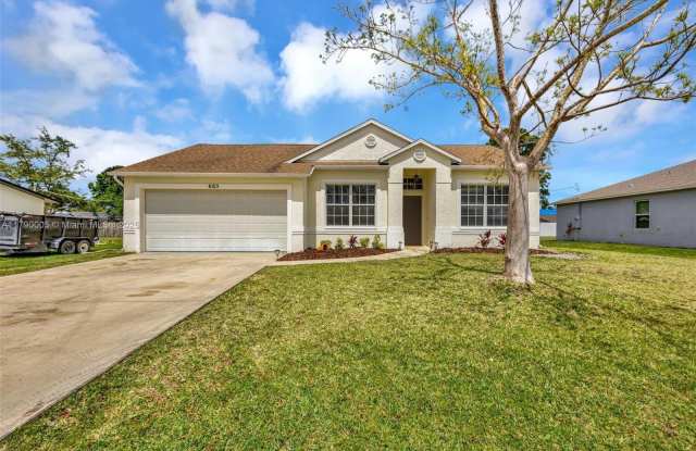 665 NE Horizon Ln photos photos