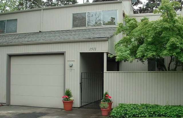 Wonderful 2 Bed 1.5 Bath Townhome in Secluded Beaverton Community! photos photos