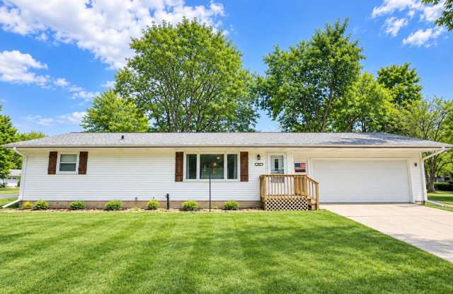 3 Bedroom Ranch Home with Large Fenced in Yard!! Gallery 1