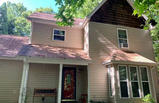 220 Oak Street Gallery 2
