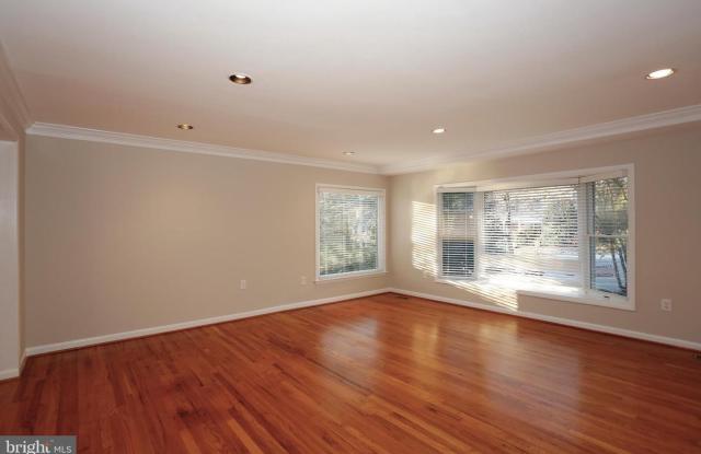 Wonderfull move-in ready property in a great Bethesda location Gallery 4