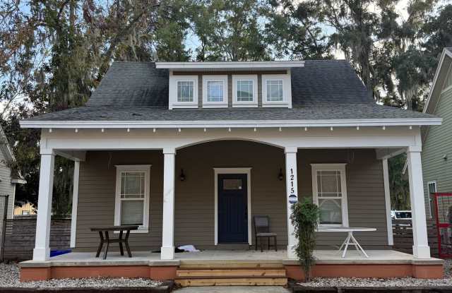 5x5 in Carvers Corner ! NOW LEASING FOR FALL 2026 - 1215 Northwest 7th Avenue, Gainesville, FL 32601