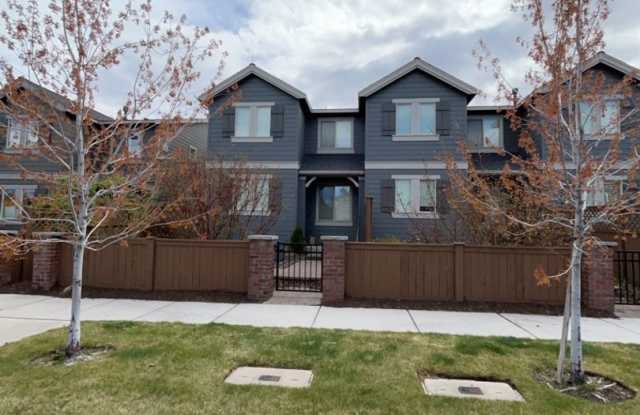 Gorgeous Newer Townhouse in NE Bend photos photos