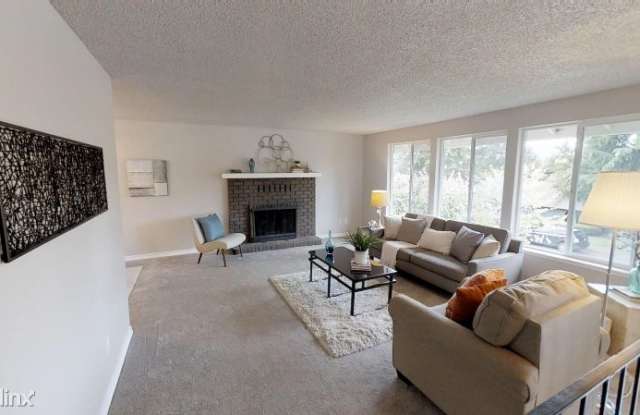 1512 Dayton Ct NE Gallery 2