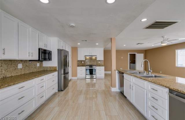 3966 Green Leaf Drive photos photos