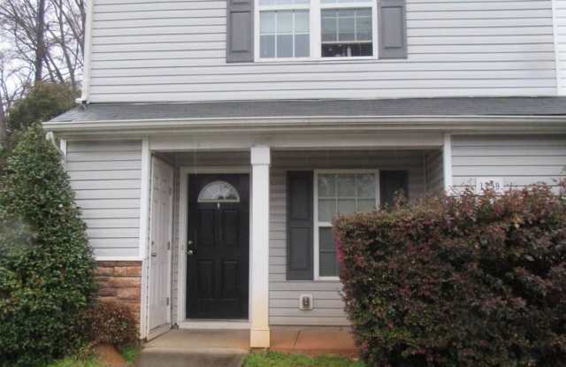 Spacious 4 bedroom, 2 full bath, 2 story town home photos photos