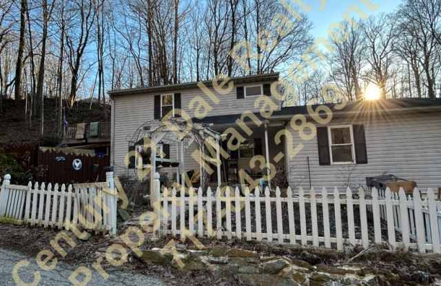 Large 3 Bedroom, 2 Bath Pet friendly home with off street parking and a 600sqft detached garage photos photos