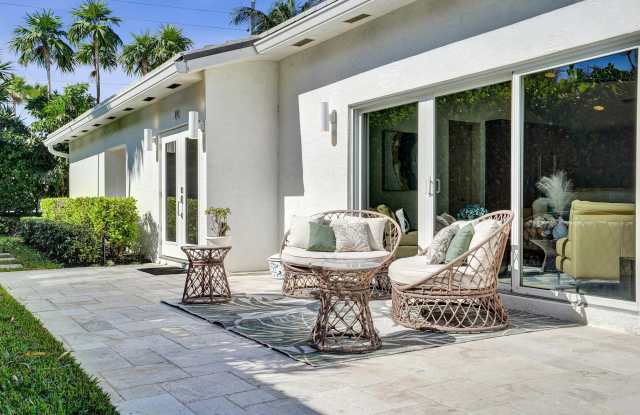 1212 Hillsboro Mile Gallery 1
