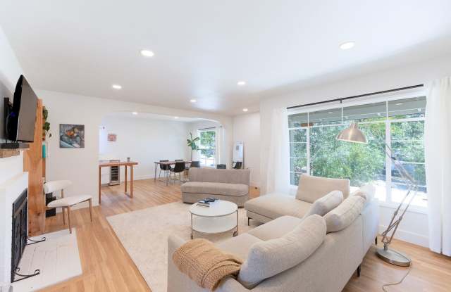 3 Bedrooms + 2 Bathrooms | Midtown Ventura | Furnished or Unfurnished photos photos