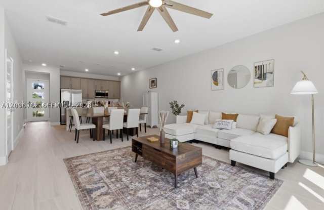 7913 SPECTRUM DR Gallery 2