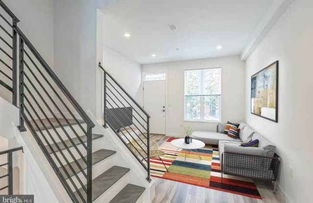 1526 W SEYBERT Street photos photos