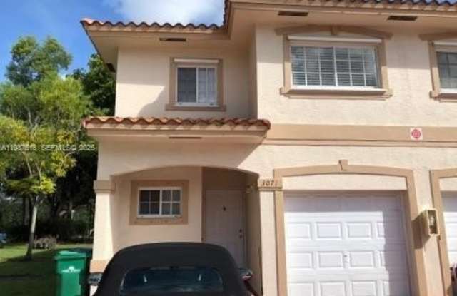 3071 Riverside Dr photos photos