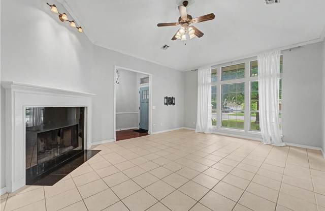 220 Bluff Drive Gallery 3