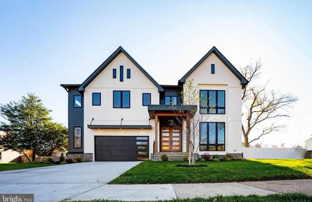 1009 WESTWOOD DRIVE NE Gallery 3