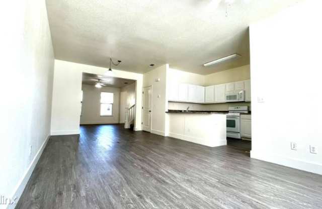 927 Berry Ct Gallery 3