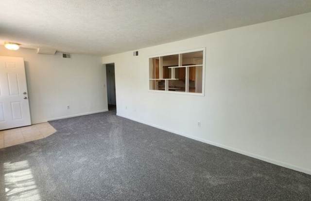 4810 Orchard Avenue Gallery 4