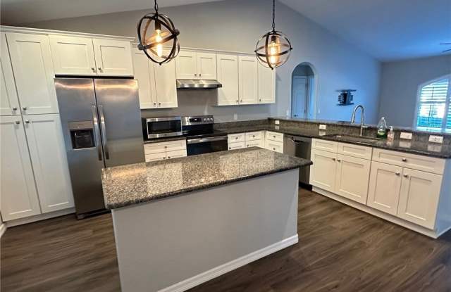 5825 N Larkspur Way Gallery 4