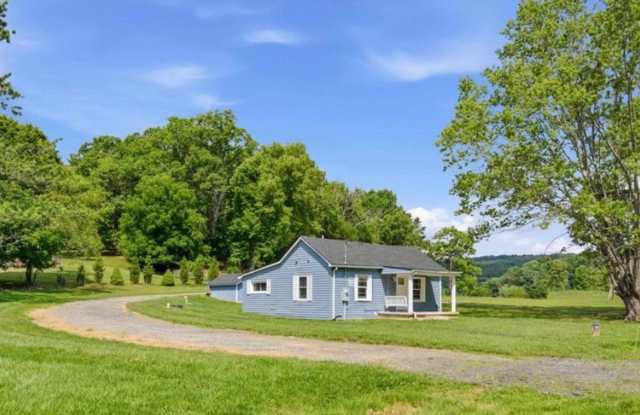 Cozy Bungalow in Blacksburg Gallery 4