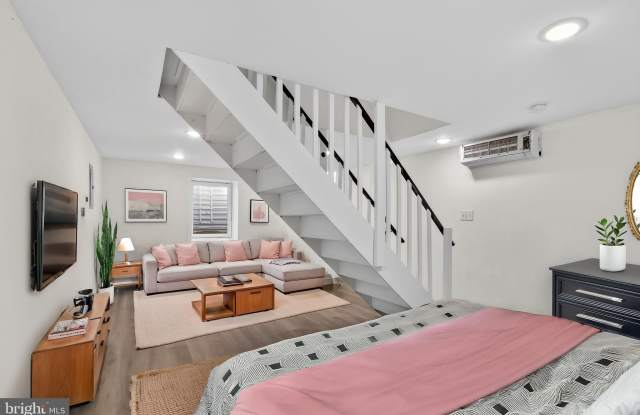 2046 E HUNTINGDON Street photos photos