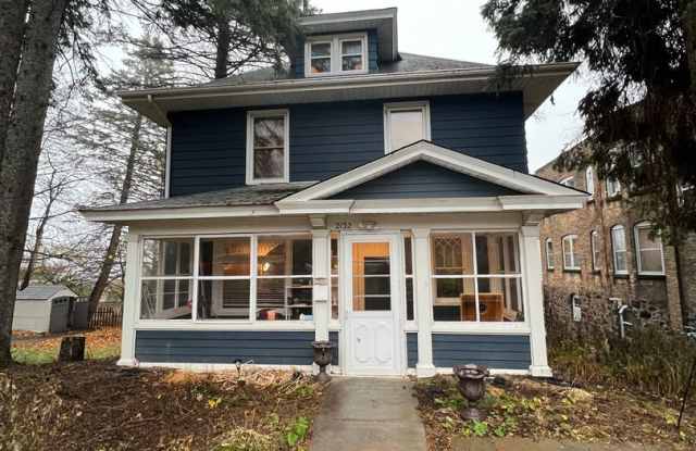 AVAILABLE NOW - Large 4 bedroom in Lakeside! $250 off first months rent! photos photos