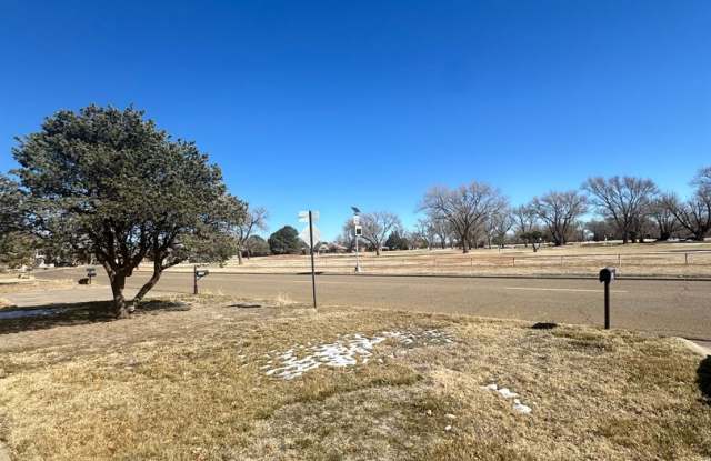 2 Bed Brick House! Golf Course View! Gallery 4