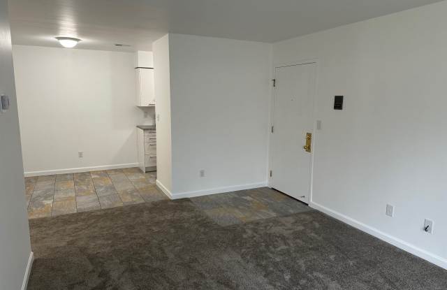 7590 Manor Circle Gallery 2