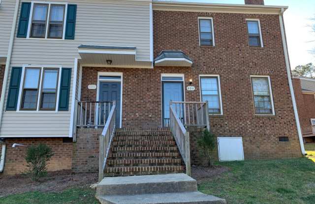 NORTHWEST RALEIGH TOWNHOME, AFFORDABLY PRICED FOR IMMEDIATE MOVE IN photos photos
