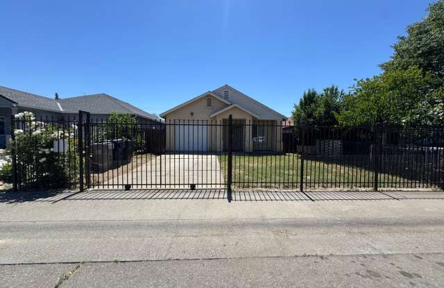 Charming 3 Bedroom, 2 Bathroom Home in Sacramento photos photos