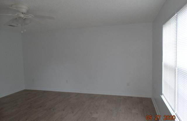 552 Brock Ave Gallery 4