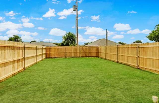 Newly Available – Modern 2-Bedroom Duplex in Lawton! Gallery 3