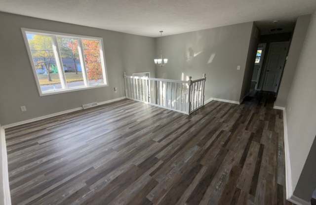 4 BEDROOMS AND 2 FULL BATHROOMS photos photos