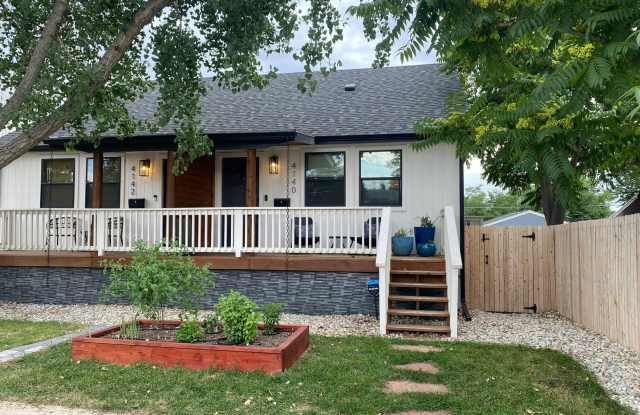 Charming 2-bed, 1-bath home in Sunnyside neighborhood, with private fenced backyard. photos photos