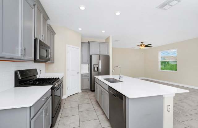 3 Beds 2 Baths Single Family Gallery 4