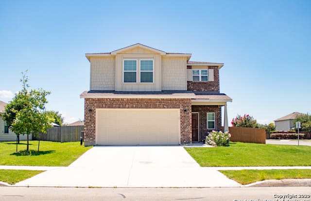 300 LONESTAR GAIT - 300 Lonestar Gait, Selma, TX 78154