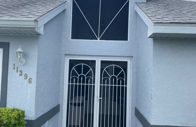 Gorgeous Turn Key SEASONAL Rental in Stonecrest Gallery 2