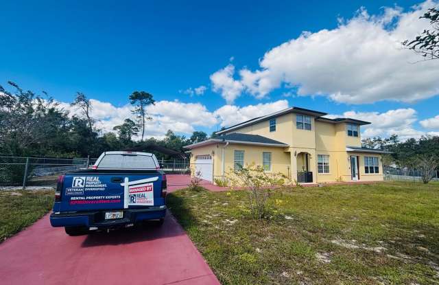 Large home and yard- 4/4 won't last photos photos Large home and yard- 4/4 won't last photos photos