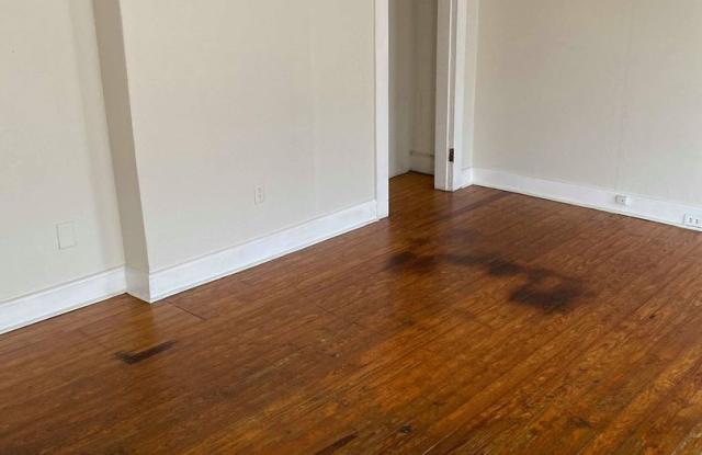 3-4 bedroom, 1 bath, 2 story single family house Gallery 1